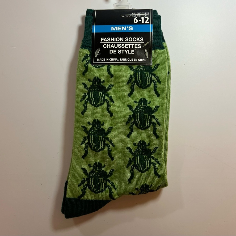 🆕Men’s Green Beetle Pattern Crew Socks – Fits Sizes 6-12